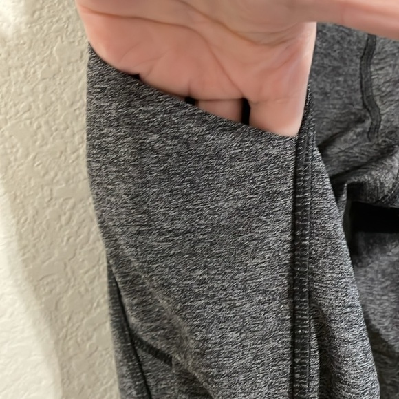 Lululemon Women’s Leggings Size 4 Grey Pace Rival 22” Stretch Spandex Workout - Picture 9 of 17